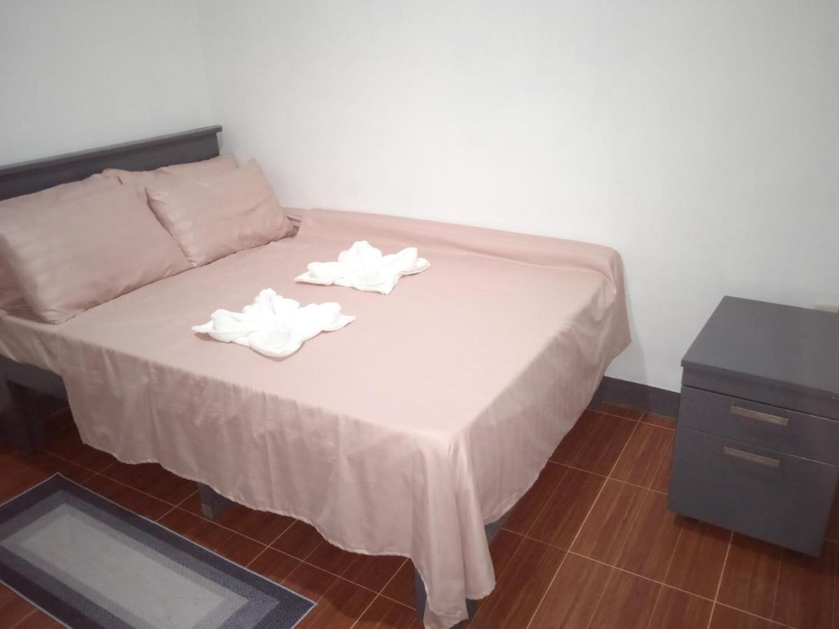 Clarin Sarah'S Garden Bnb & Spa住宿加早餐旅馆 外观 照片